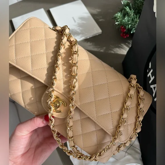 **sold Authentic Chanel classic medium double flap - Picture 8 of 11